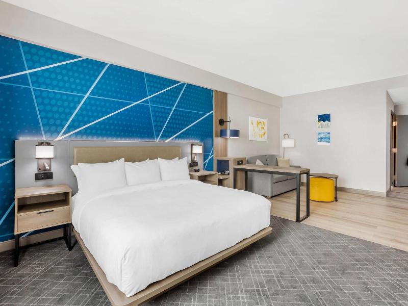 Comfort Suites Central Valley Woodbury image