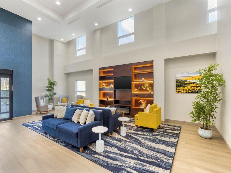 Comfort Suites Central Valley Woodbury image