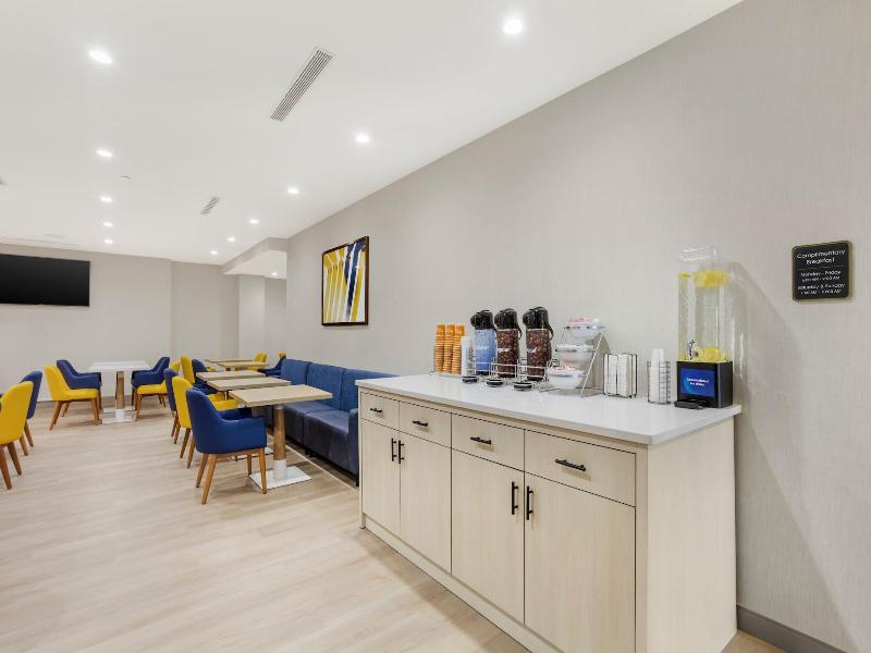 Comfort Suites Central Valley Woodbury image