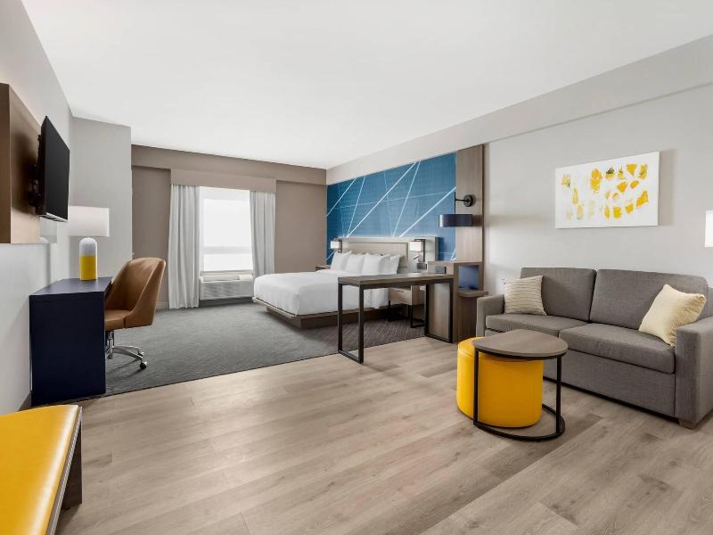 Comfort Suites Central Valley Woodbury image