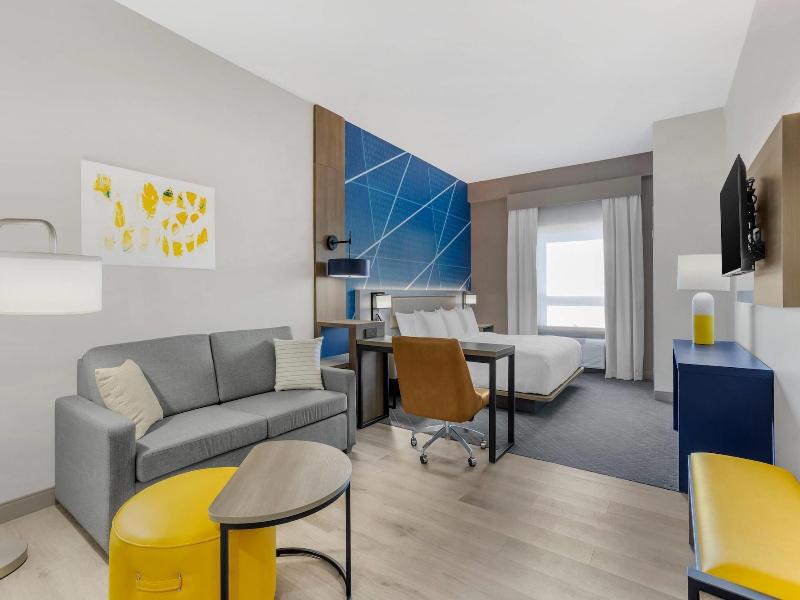 Comfort Suites Central Valley Woodbury image