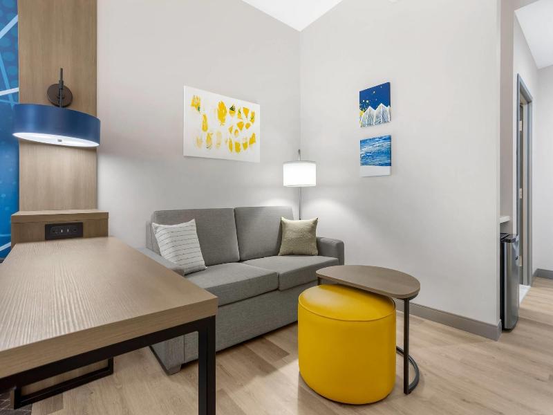 Comfort Suites Central Valley Woodbury image