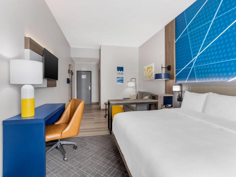 Comfort Suites Central Valley Woodbury image