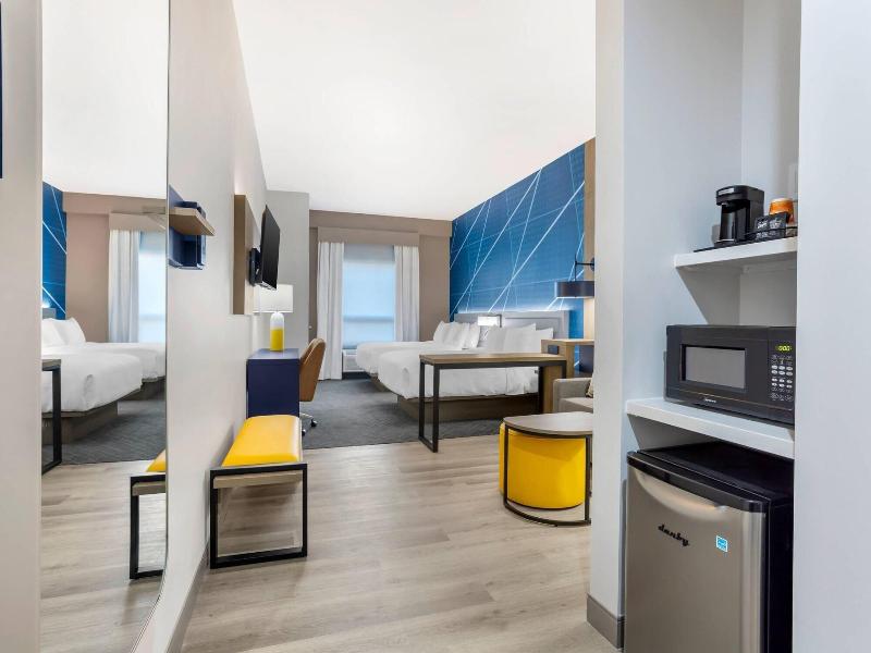 Comfort Suites Central Valley Woodbury image