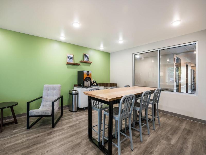 Woodspring Suites Downers Grove Chicago image