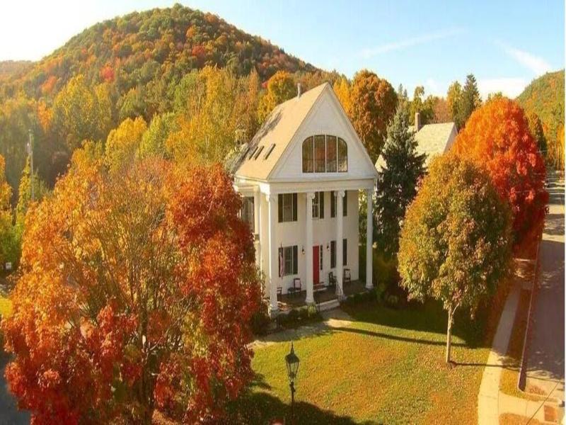 Four Columns Inn image