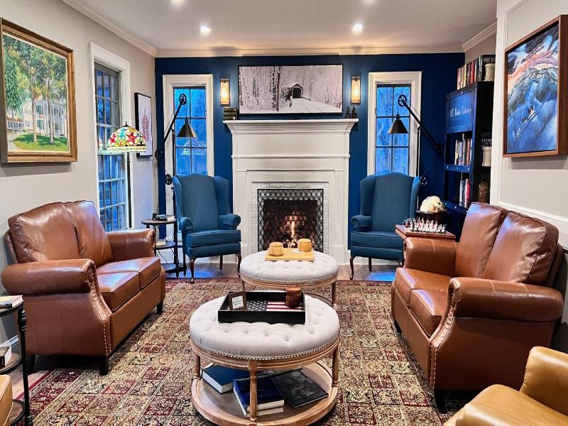 Four Columns Inn image