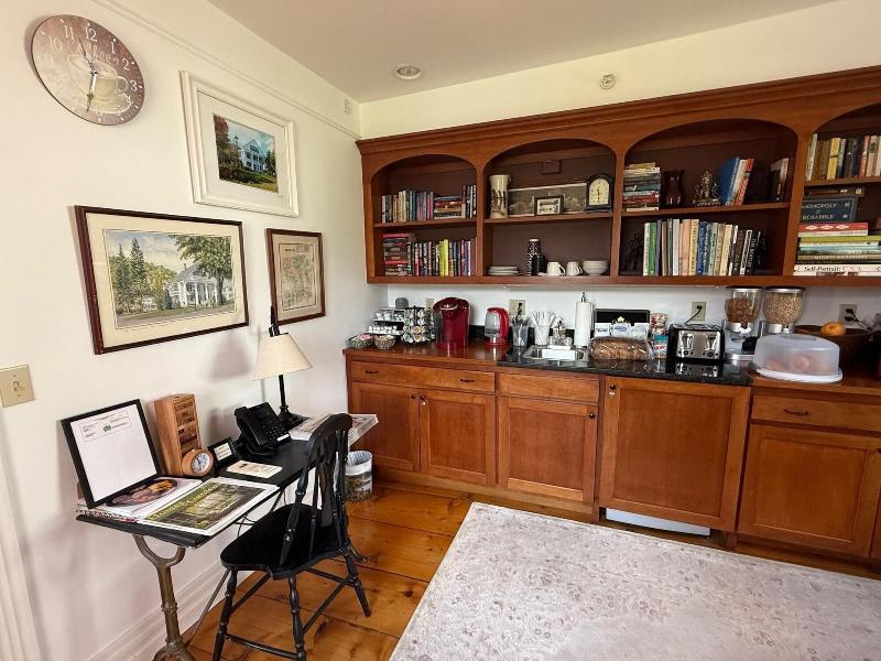 Four Columns Inn image