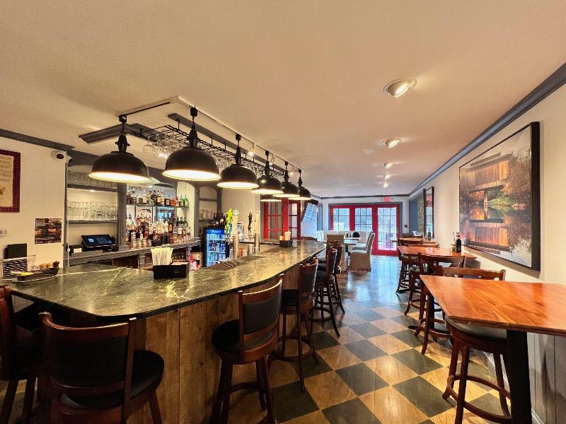 Four Columns Inn image