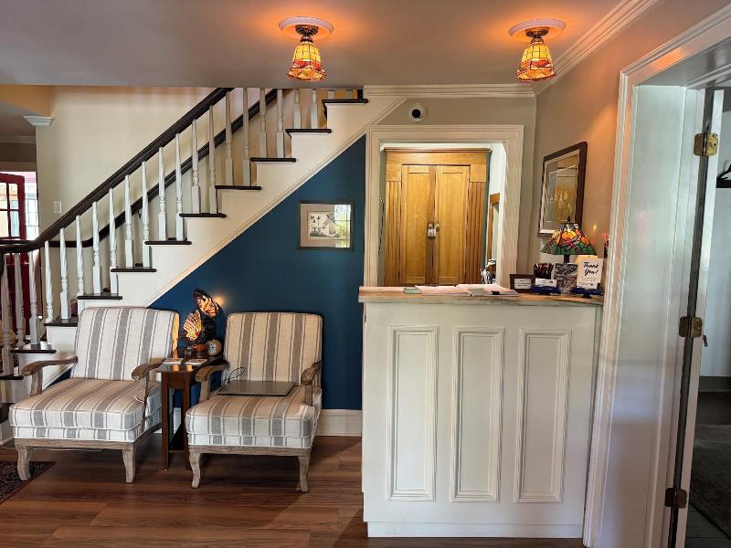 Four Columns Inn image