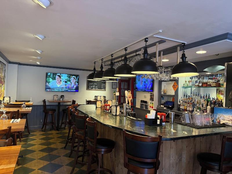 Four Columns Inn image