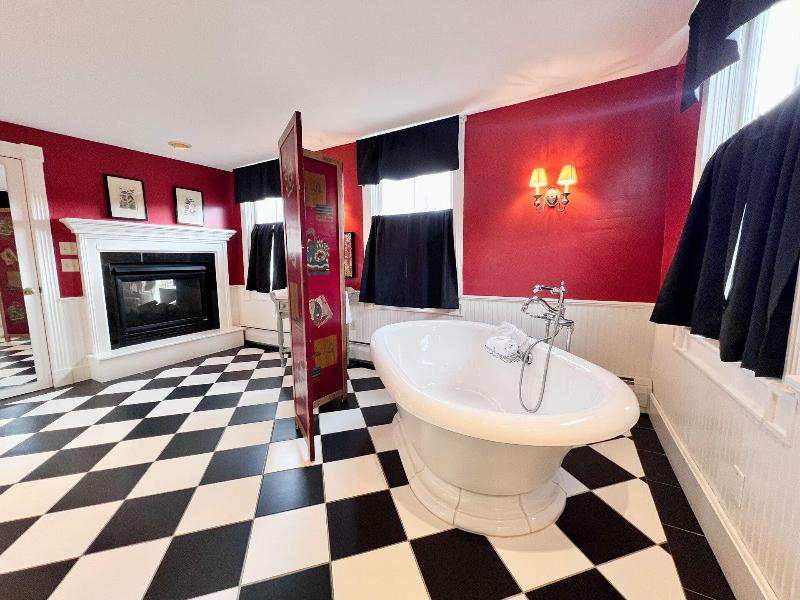 Four Columns Inn image