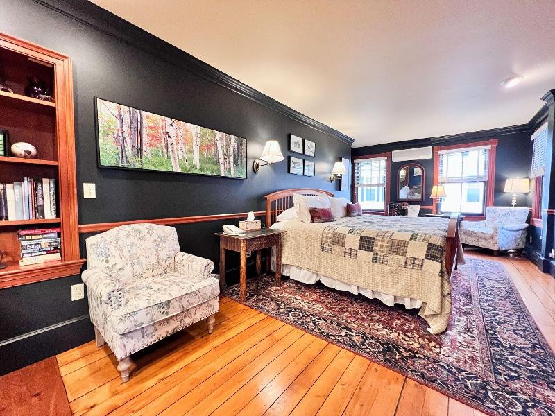 Four Columns Inn image