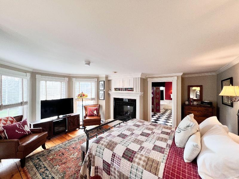 Four Columns Inn image