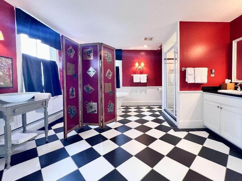 Four Columns Inn image
