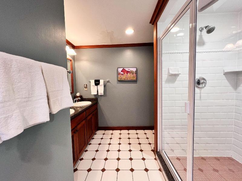 Four Columns Inn image