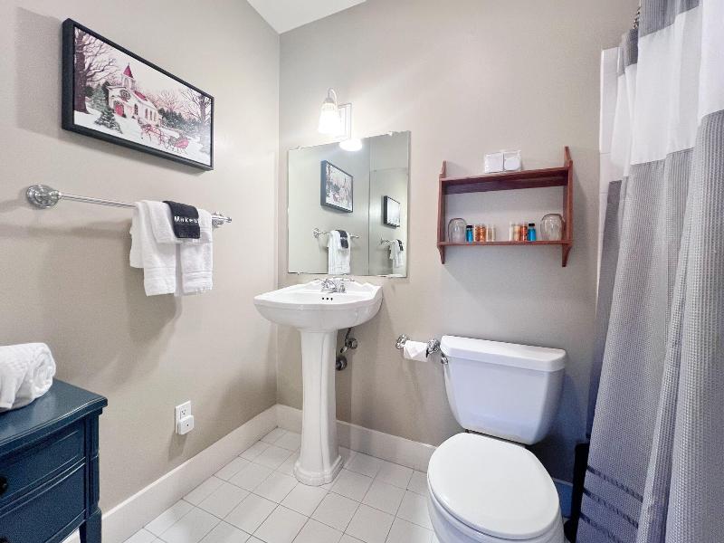 Four Columns Inn image