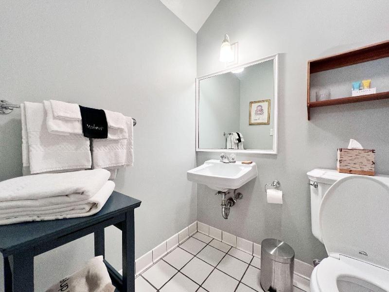 Four Columns Inn image