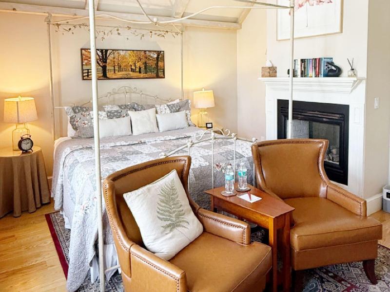 Four Columns Inn image