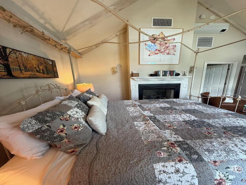 Four Columns Inn image