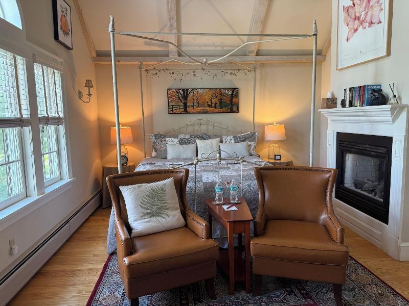 Four Columns Inn image