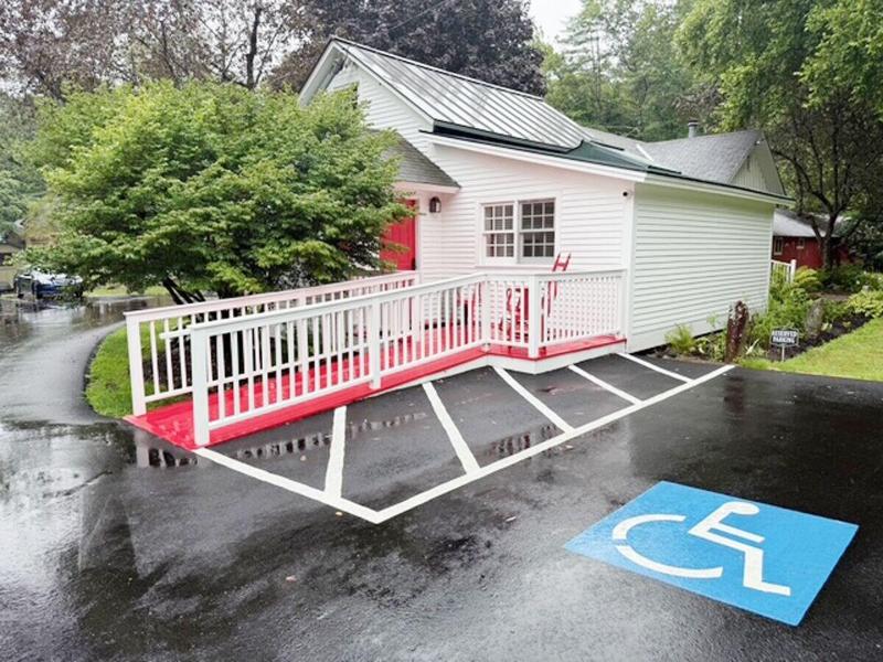 Four Columns Inn image