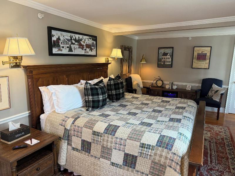 Four Columns Inn image