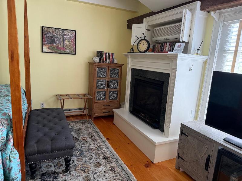 Four Columns Inn image