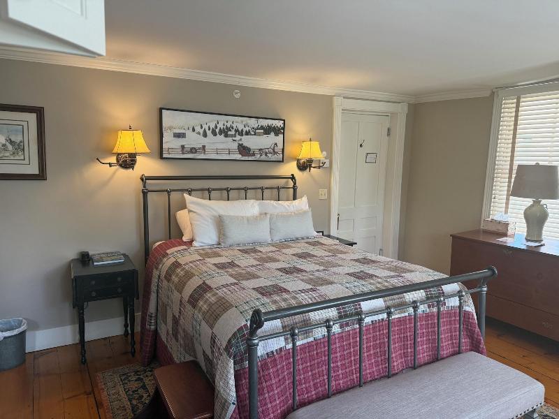Four Columns Inn image