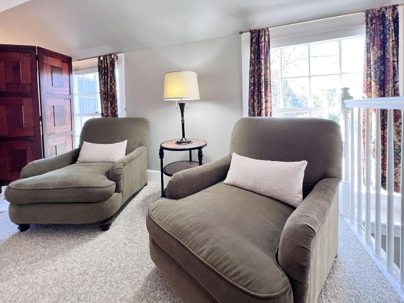 Four Columns Inn image