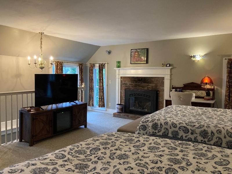 Four Columns Inn image