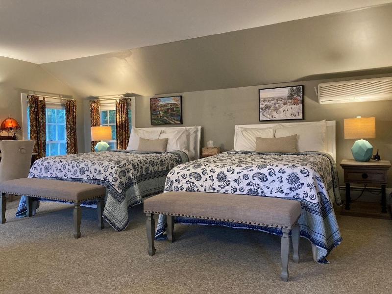 Four Columns Inn image