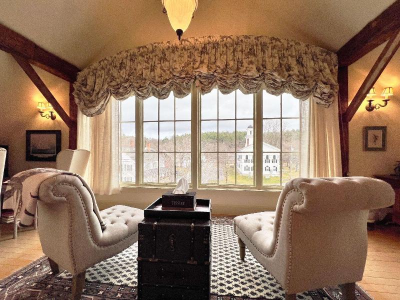 Four Columns Inn image