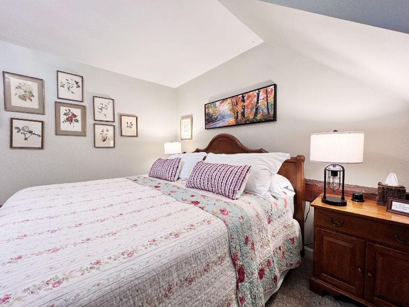 Four Columns Inn image