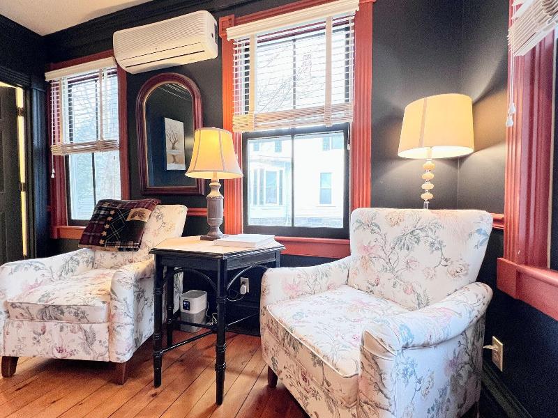 Four Columns Inn image