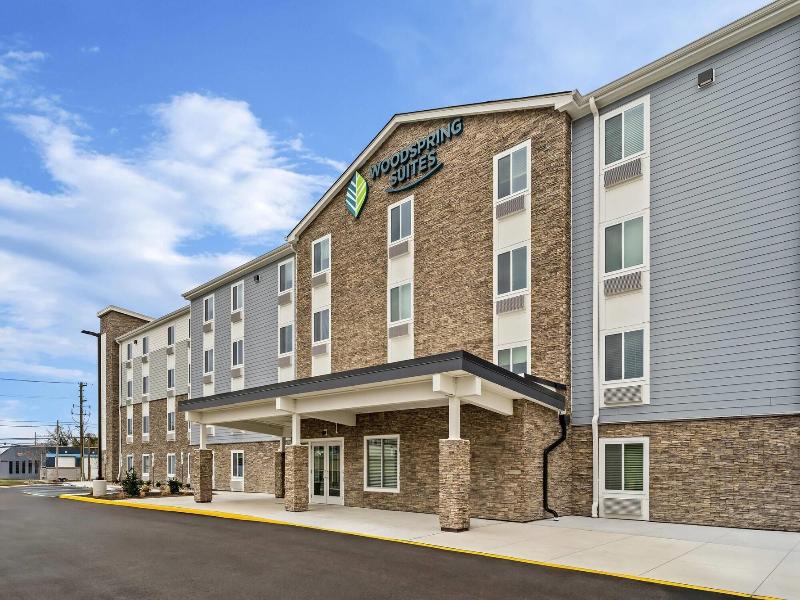 Woodspring Suites Wilmington Riverfront image