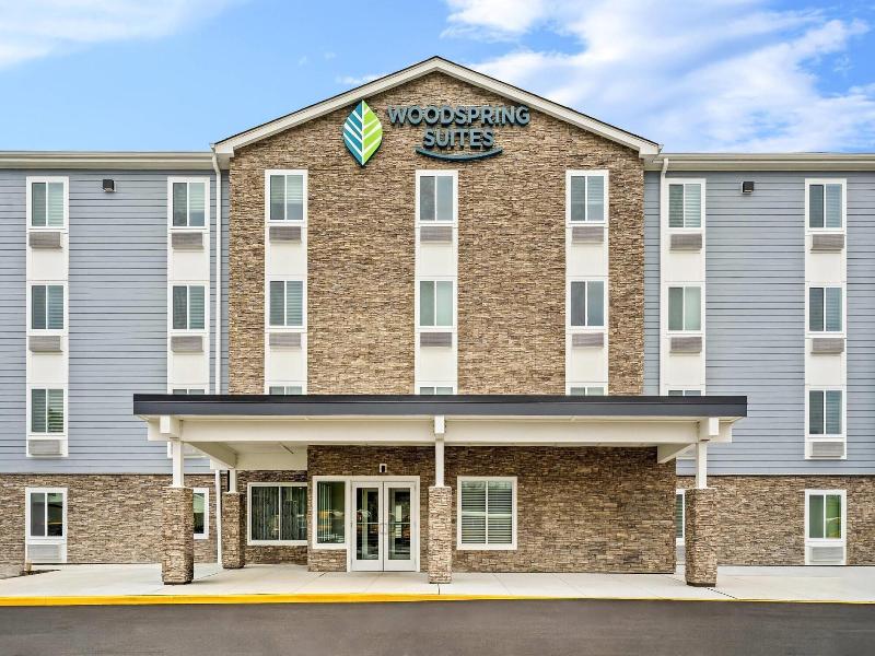 Woodspring Suites Wilmington Riverfront image