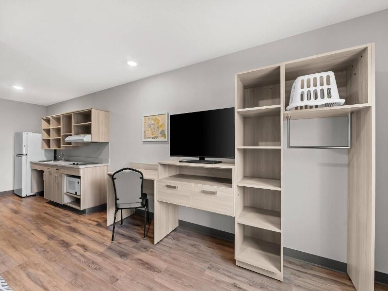 Woodspring Suites Wilmington Riverfront image