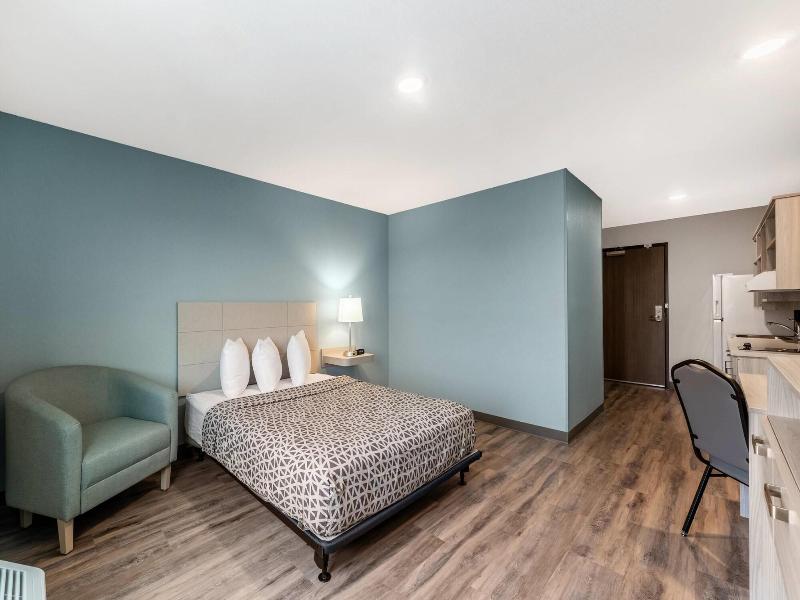 Woodspring Suites Wilmington Riverfront image