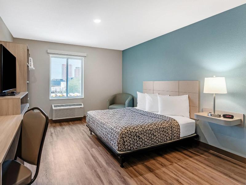 Woodspring Suites Wilmington Riverfront image