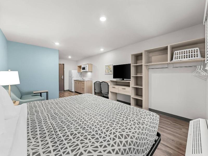 Woodspring Suites Wilmington Riverfront image