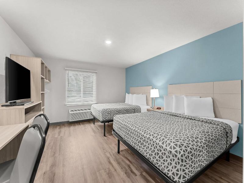 Woodspring Suites Wilmington Riverfront image