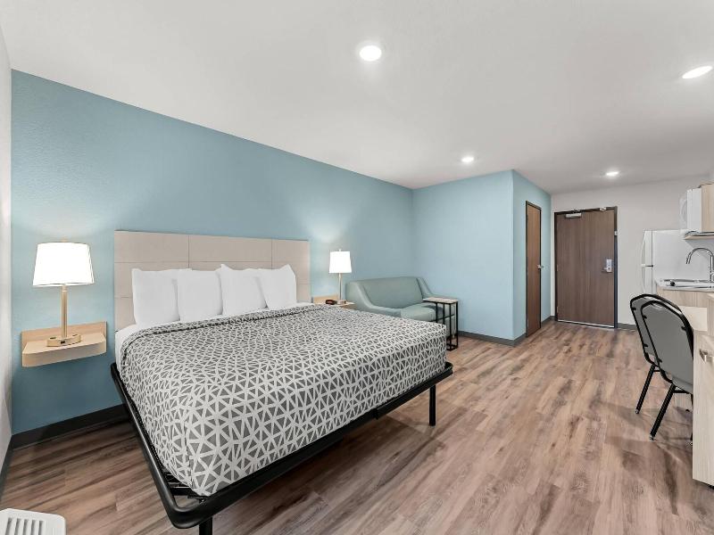 Woodspring Suites Wilmington Riverfront image