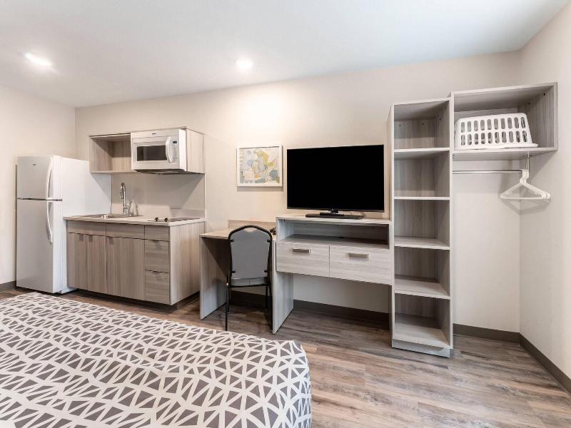 Woodspring Suites Wilmington Riverfront image