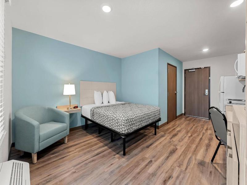 Woodspring Suites Wilmington Riverfront image