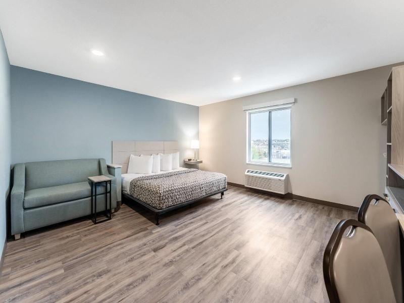 Woodspring Suites Wilmington Riverfront image