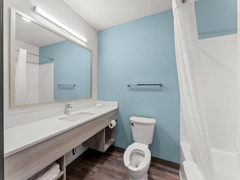 Woodspring Suites Wilmington Riverfront image