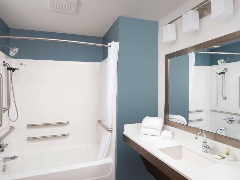 Woodspring Suites At Cleveland North 2