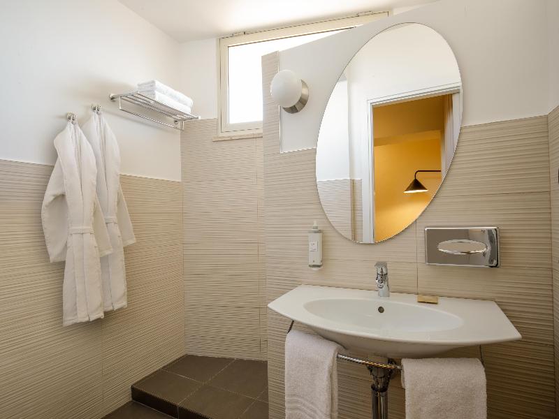 Best Western Plus Globus Hotel image