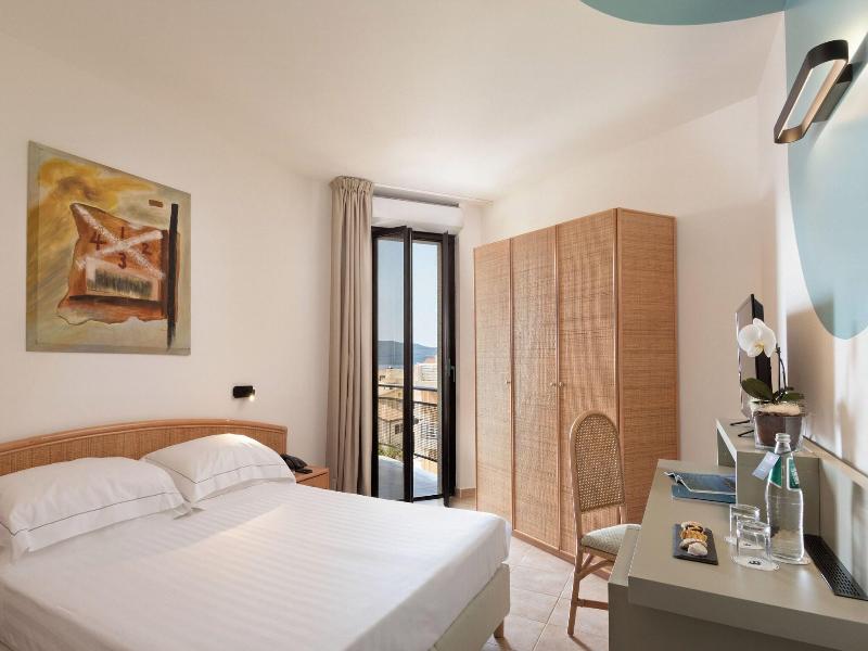 Rina Hotel image